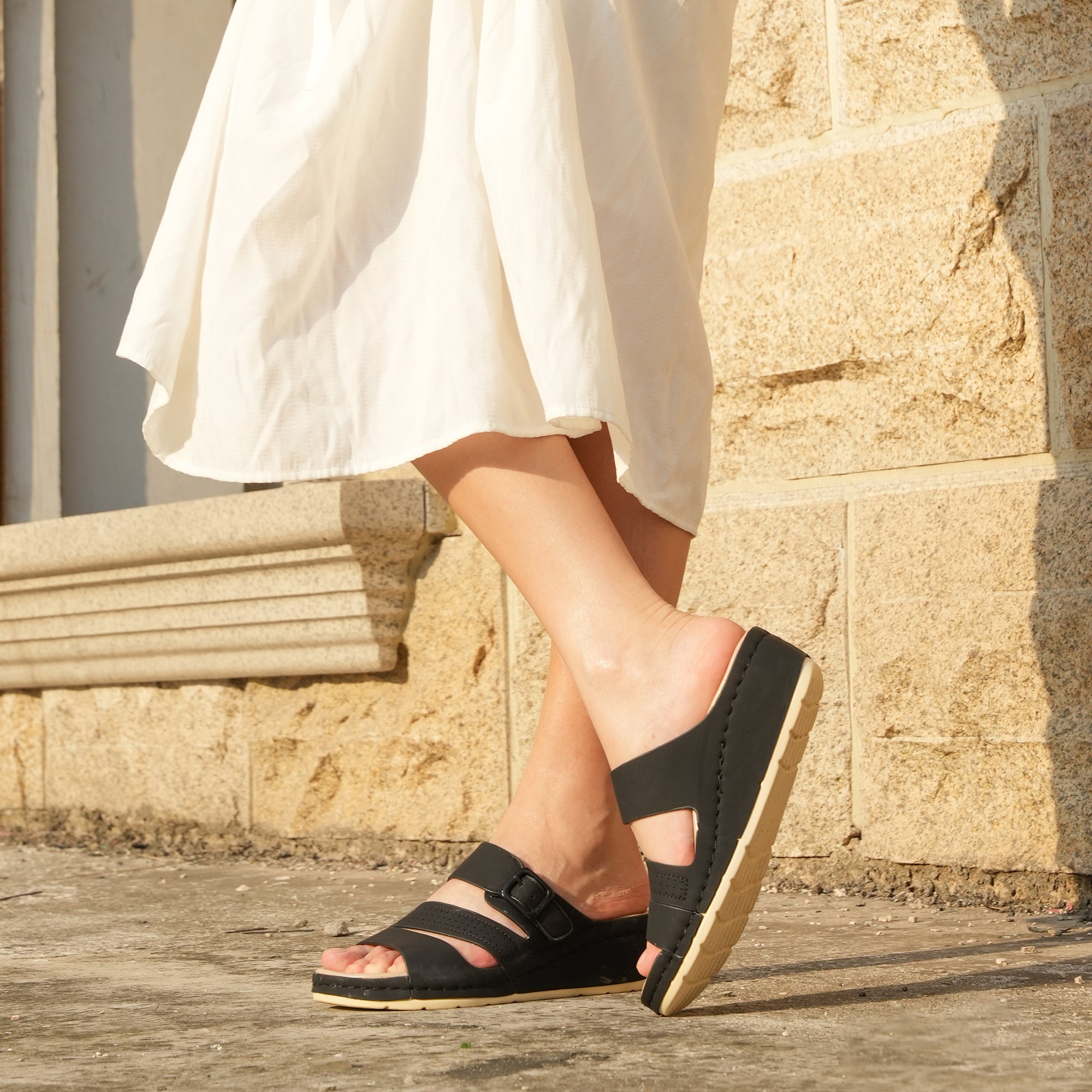Black Arch Support Sandals-Onda