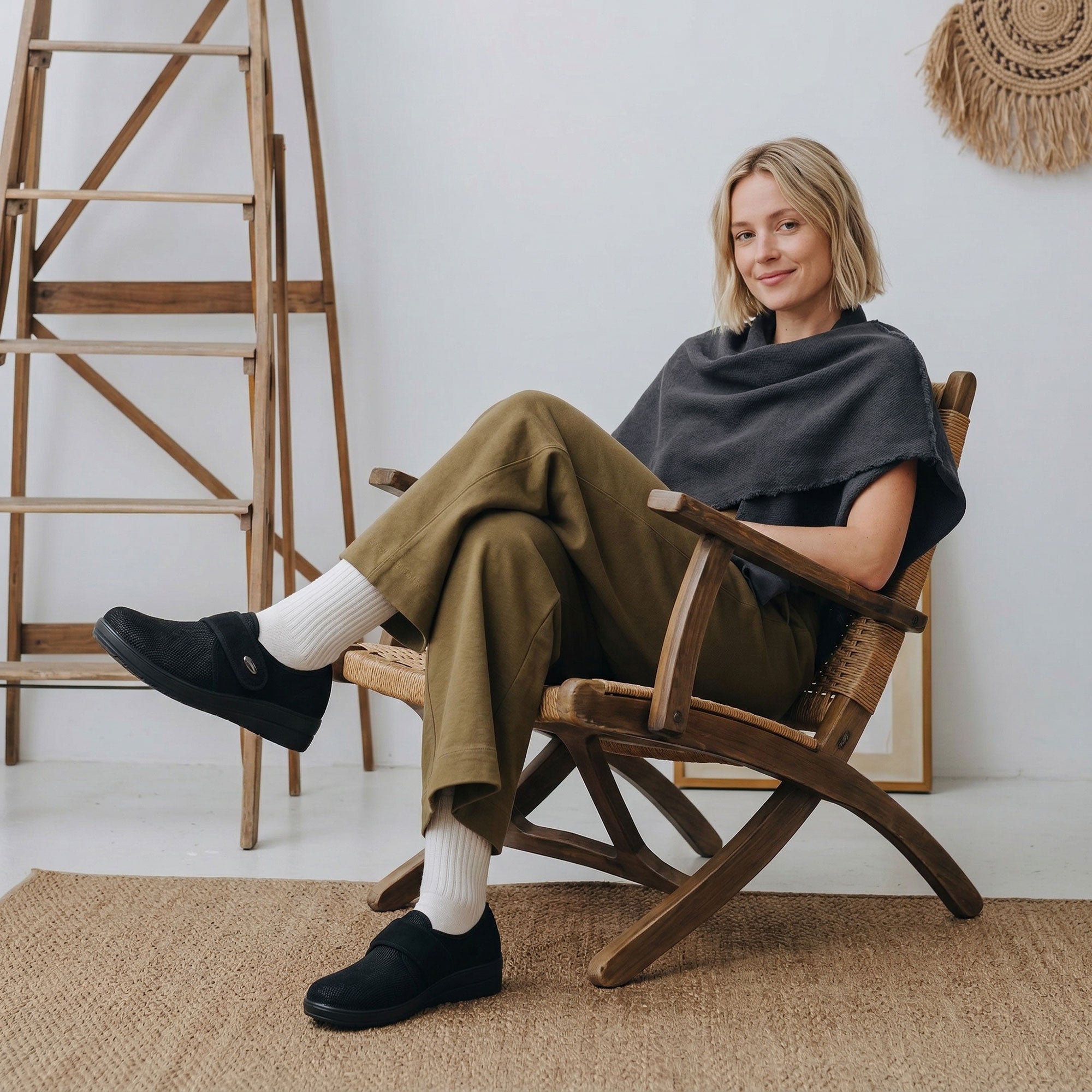 Black Walking Shoes-Elin